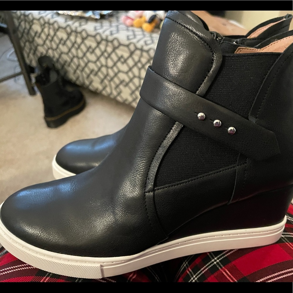Linea paolo wedges size 7 never used